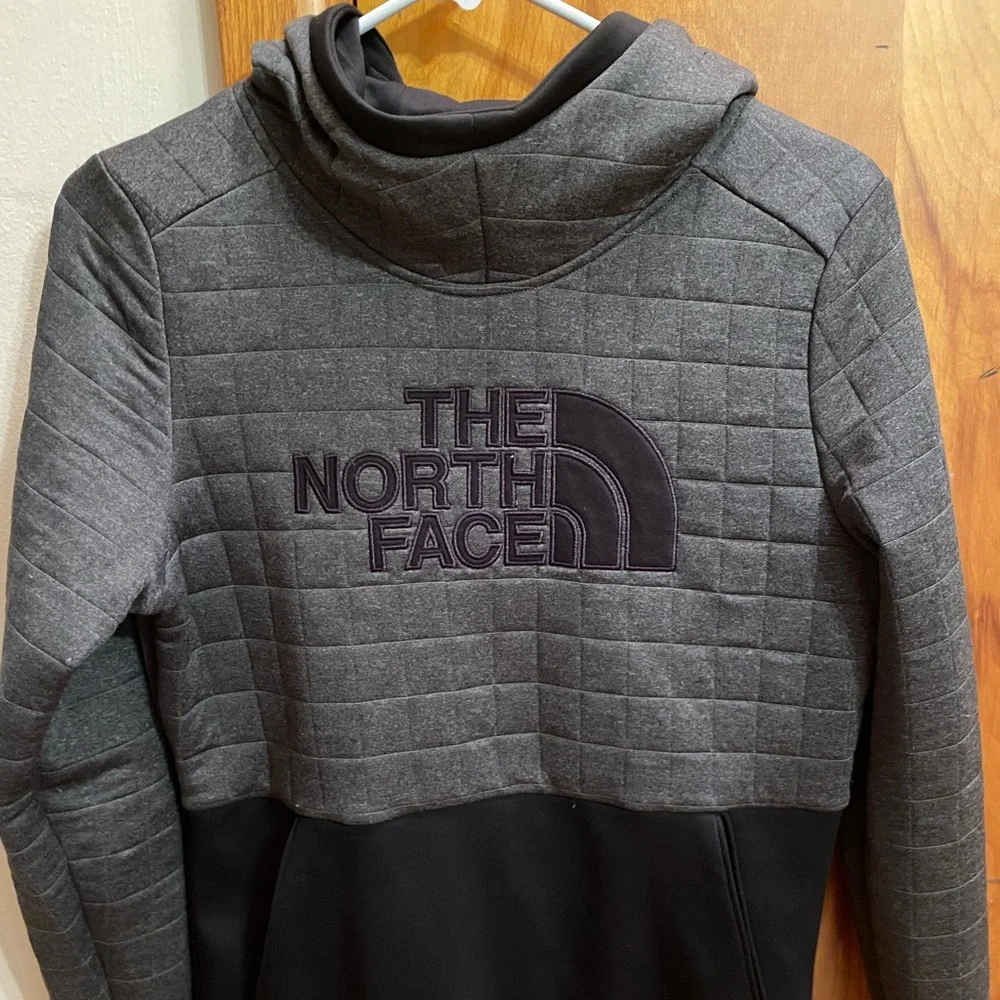 The North Face Quilted Half Dome Shiny Gray & Black Cowl Funnel Hoodie Like New - Picture 2 of 3